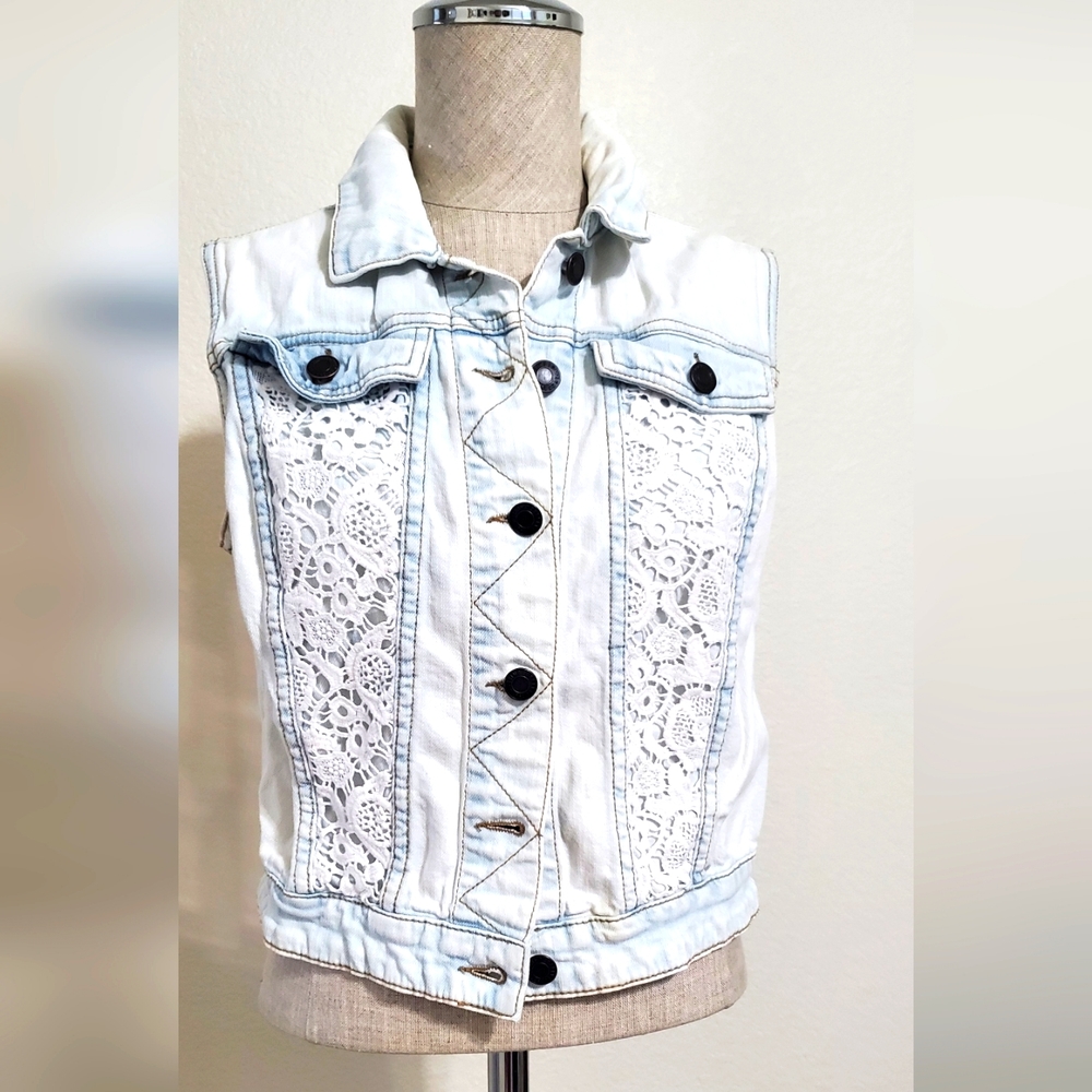 Mossimo Supply Co.  light blue  Lace Denim  vest Size M,